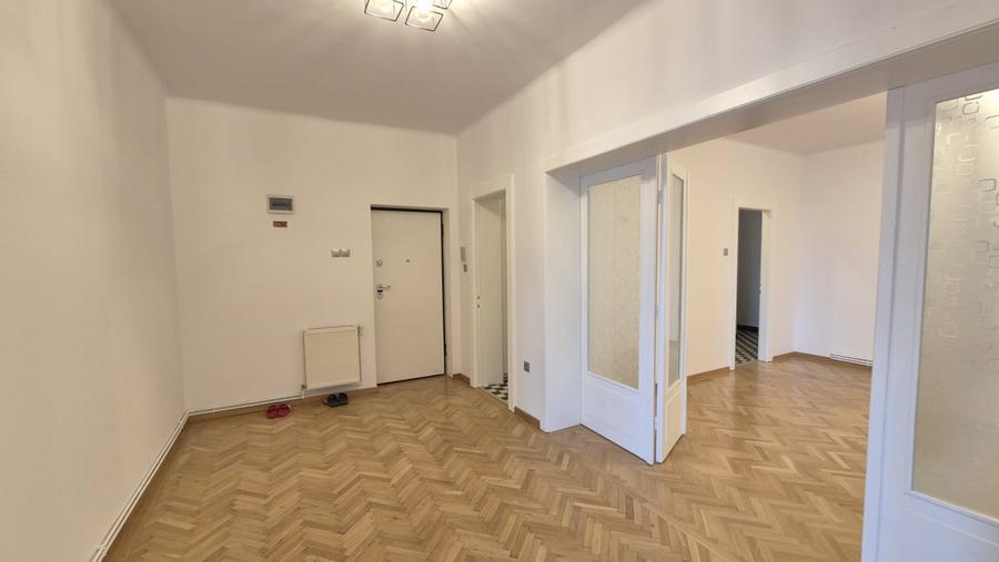 Apartament cu 2 camere partial mobilat in zona centrala