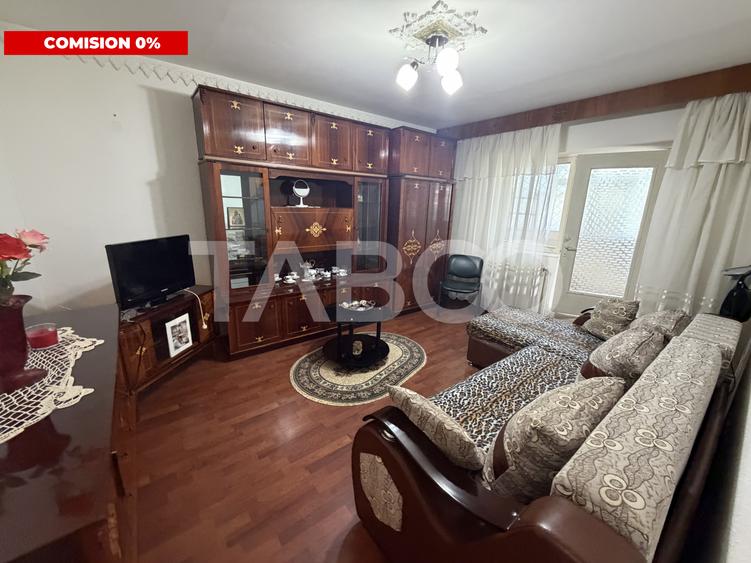 Apartament decomandat 2 camere parter boxa la subsol zona 1 Decembrie