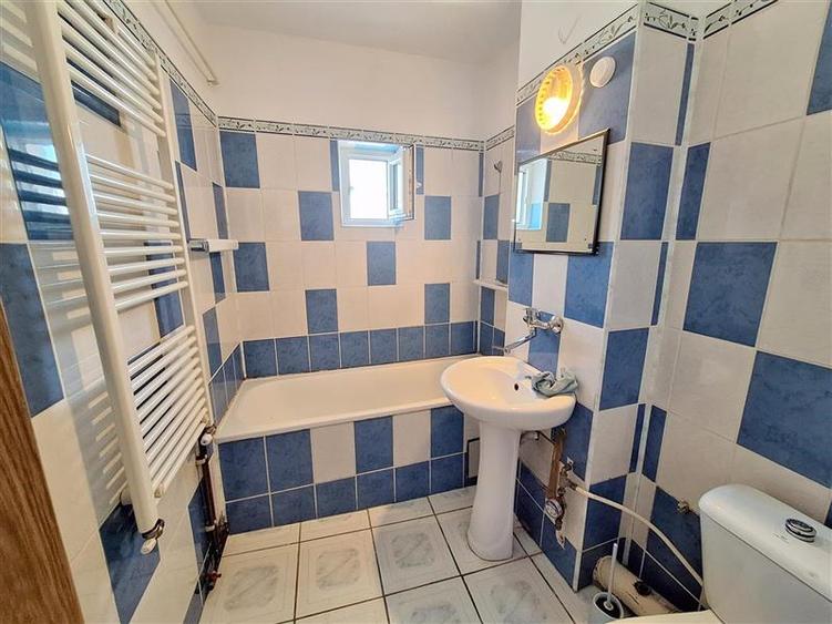 Apartament 2 camere semidecomandat, zona Mioritei