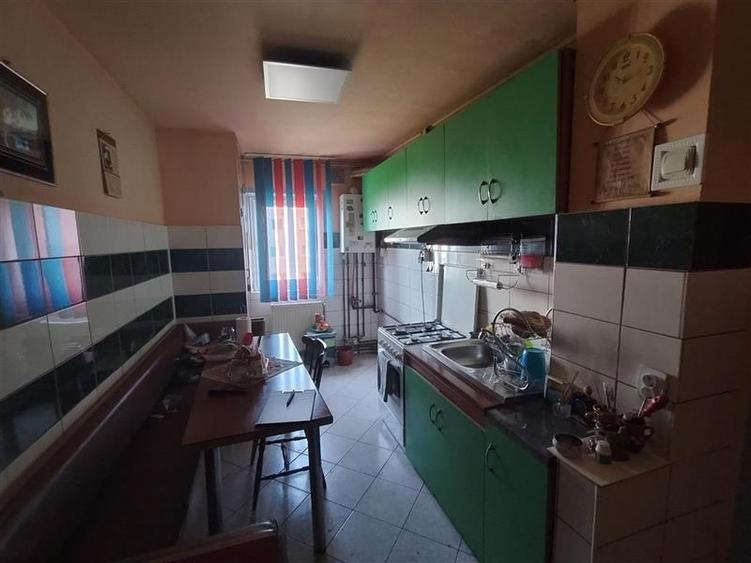 Caransebes, 4 Cam., Dec., Et.2, Zona Pipirig