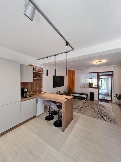 Duplex minimalist cu piscina