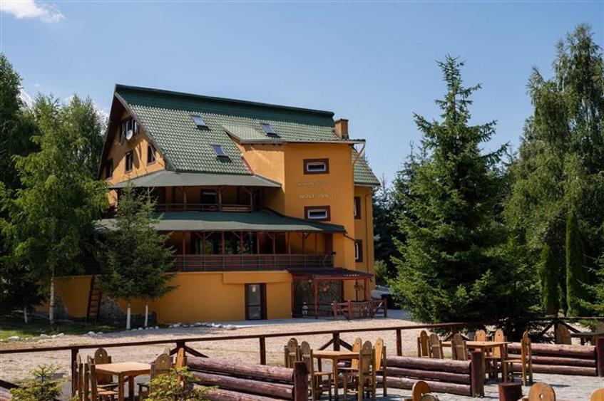 Complex turistic 18 camere, piscina si iaz, de vanzare, Rasnov - Glajarie, jud B