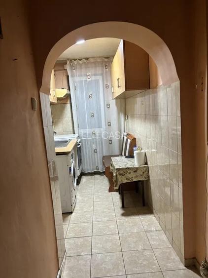 Apartament cu 2 camere, decomandat, etaj 1/4, zona Podu Ros - 4