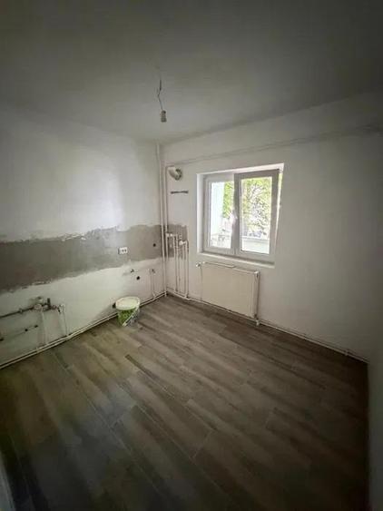 Apartament 3 camere decomandat, 71 mp, etaj 1, CUG - Rond Vechi
