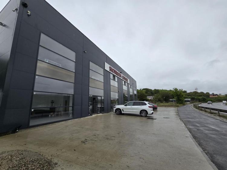 Hala/spatiu comercial, 1200 mp utili, 1600 mp teren liber, zona Baciu, Cluj