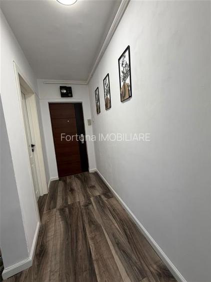 Apartament 3camere, etaj intermediar, str. Mircea cel Bătrân