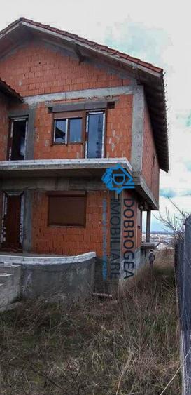 ZONA PECO-CASA P+1, LA ROSU