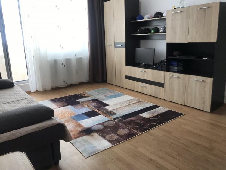 Garsoniera spatioasa Gorjului metrou, Militari