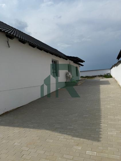 Casa individuala cu 4 camere 2 bai si terasa in Sura Mica