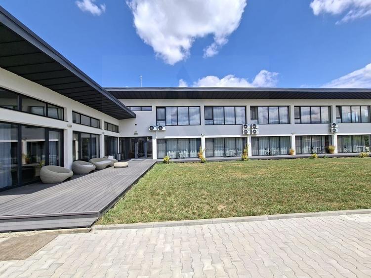Pensiune 600 mp an 2023 si casa 130 mp teren 4600 mp zona V. Avrigului