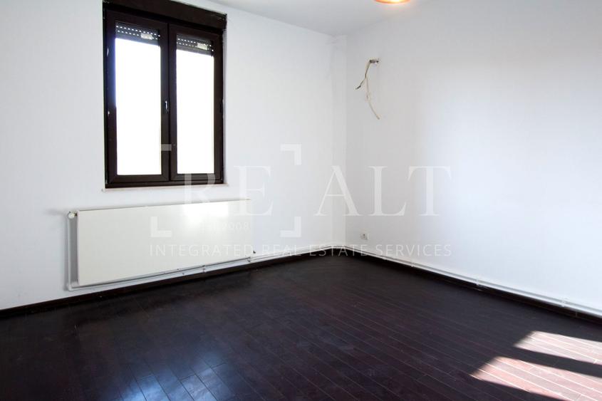 Inchiriere casa, vila 7 camere | Individuala, Renovata, Curte | Campul Pipera