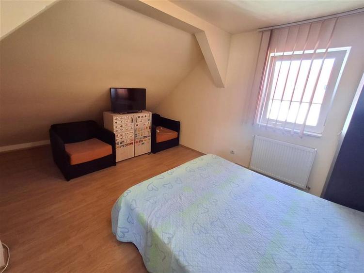 Apartament 3 camere balcon zona Vasile Aaron