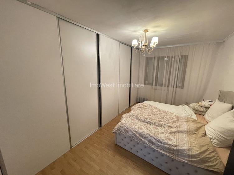 Casa S+P+E+M | 605 mp utili | 10 camere | 3 bucatarii | 4 bai | 3 terase | Garaj