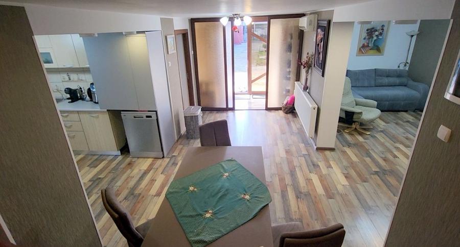 4 spatii comerciale + Vila /chiriasi /depozitare, teren 1401 mp, acces DN1