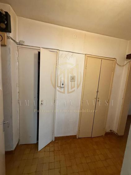 Mega Mal Pantelimon vand 3 camere 76 mp 137000eur