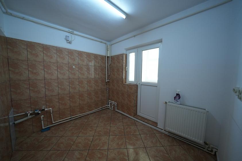 3 camere decomandat - 15 min. metrou Dristor, centrala proprie