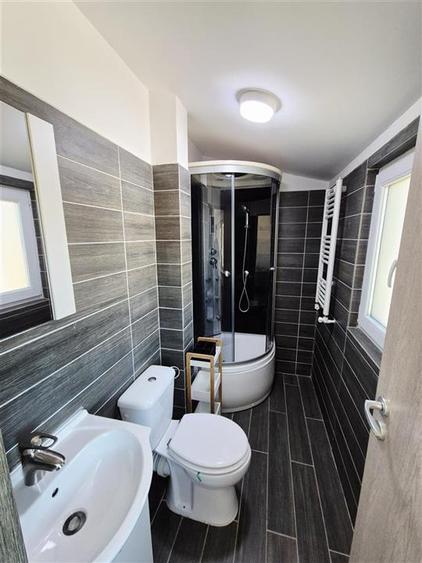 Apartament cu 3 camere utilat/mobilat cu parcare