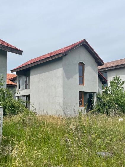 Vilă de vânzare în cartierul Henri Coandă, Pipera – 3 camere, curte 300 mp