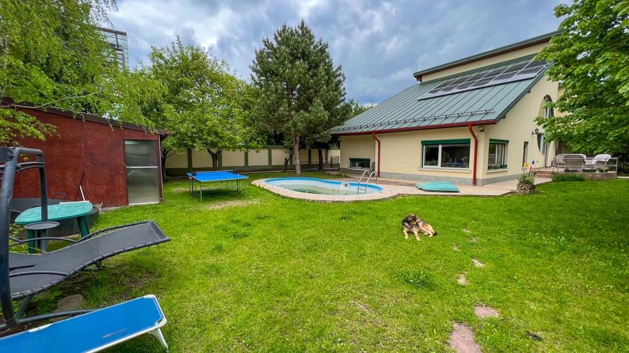 Iancu Nicolae: Vila individuala cu piscina si un teren de 800 mp !!