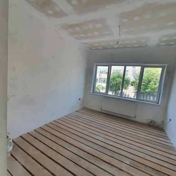 Etaj vila, 3 camere decomandate, garaj, curte 100mp, ultracentral,