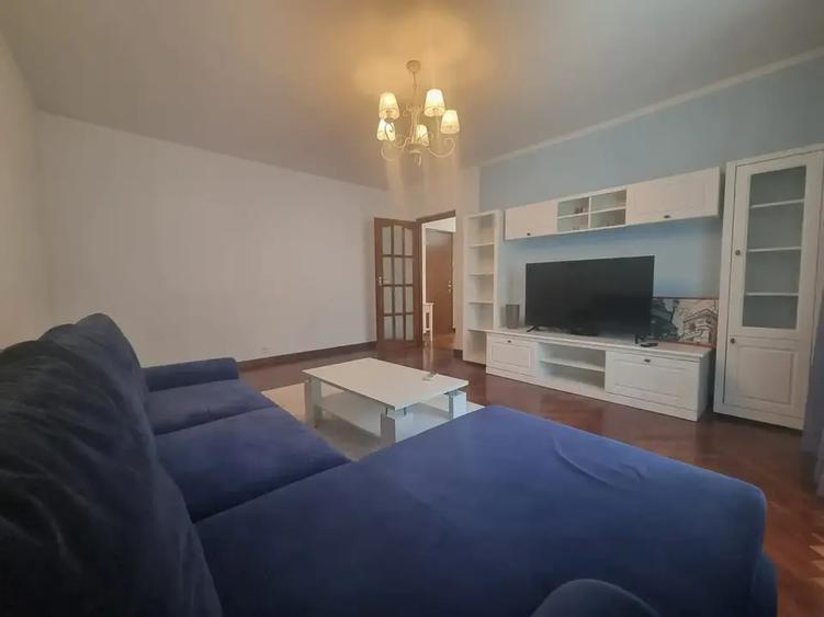 Luminos, decomandat, 2 camere în Decebal, lângă metrou