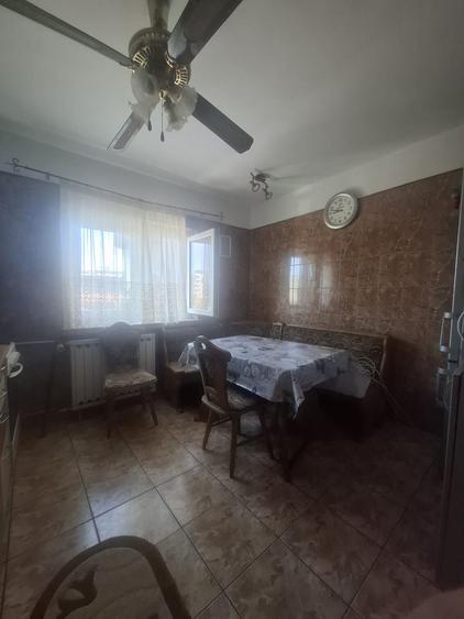 Inchiriere apartament 3 camere mobilat -Casa de Pensii Mall Vitan-PARCARE