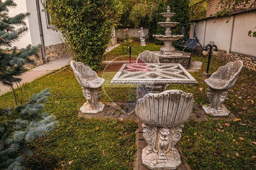 DE VANZARE Casă-muzeu în Răzvad | Reședință unică, 391 mp - 38