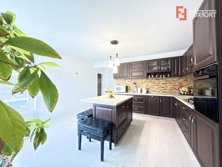 Casa cu 5 camere, 219 mp utili si 588 mp teren, de vanzare in Sanmihaiu Roman - 3