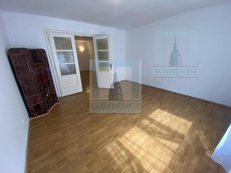 Casa singur in curte - zona Schei