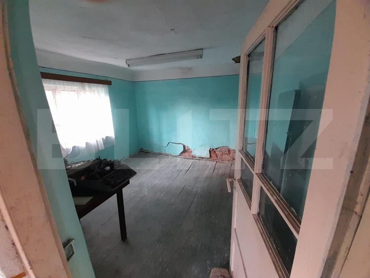 Teren 1160 mp + casa batraneasca, zona Cosoveni