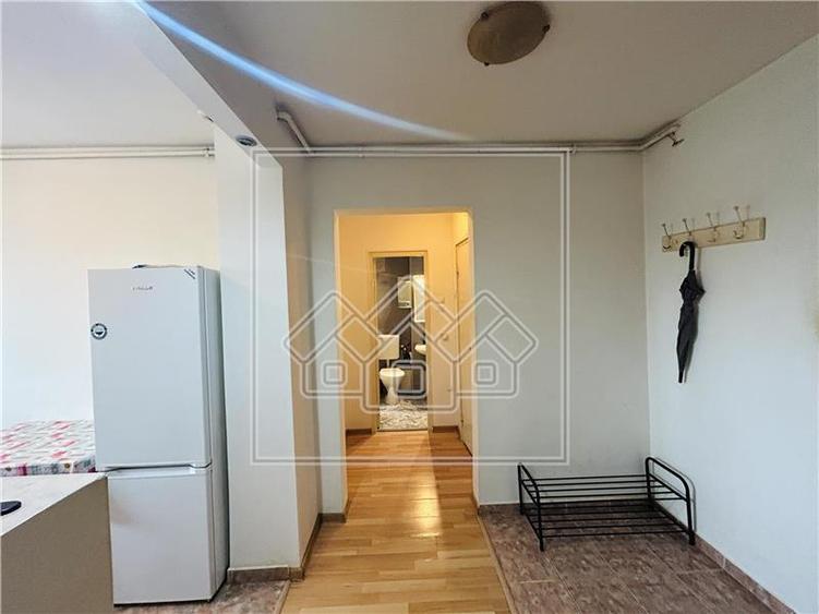 Apartament decomandat, 2 camere, balcon - M. Viteazu