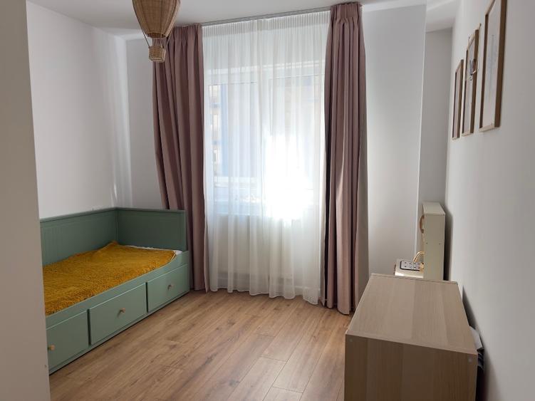 Proprietar-3 Camere Etaj 1, 2 Băi, Terasă, Parcare & Boxă