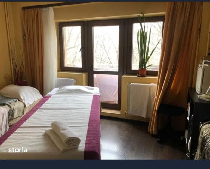 De Vanzare Apartament 4 Camere - Bld Uniri cu Fantani**