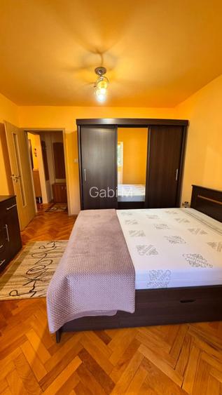 Proprietar Inchiriez apartament 3 camere - 4