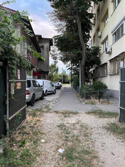 Teren intravilan sector 1 de vanzare,Calea Grivitei
