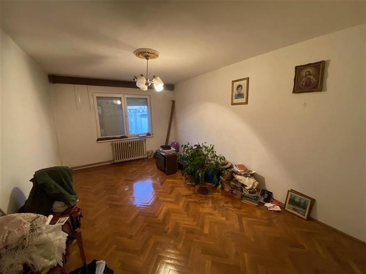 Apartament cu 3 camere de vanzare in Tudor