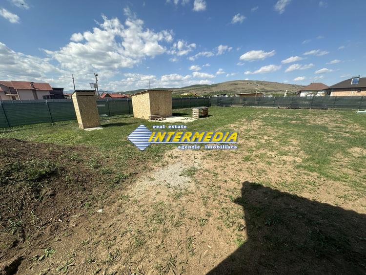Casa in Rosu Teren 570 mp sau 1134 mp Terasa mare imprejmuit Barabant Alba