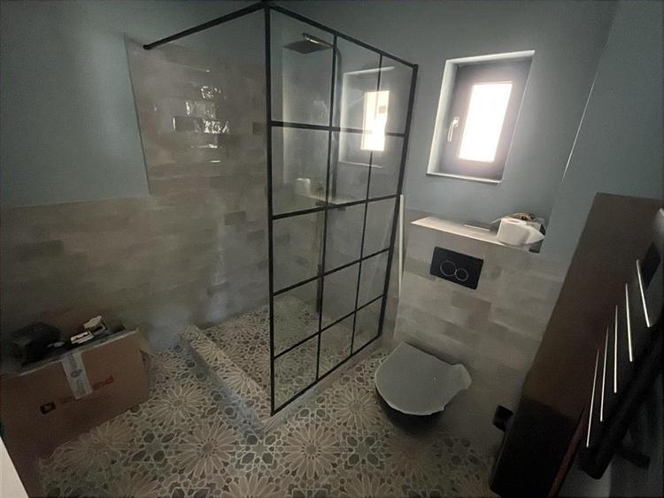 Eleganta la malul lacului- Vila premium cu ponton privat.