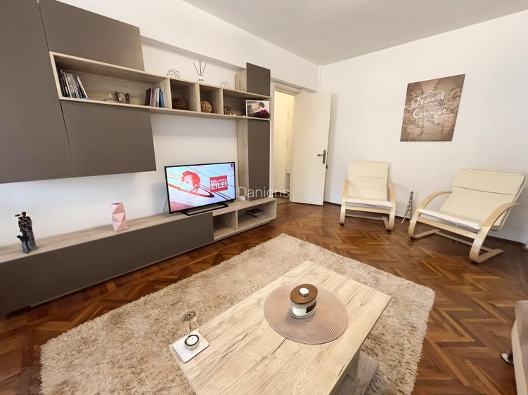 Apartament cu 2 camere de închiriat | Vedere către Piața Ovidiu - 6