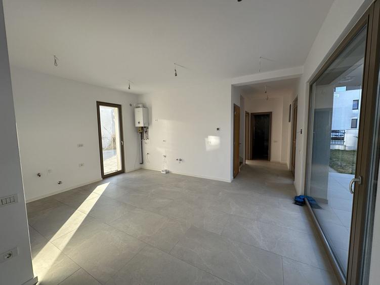 Casa cu 4 camere - Dumbarvita