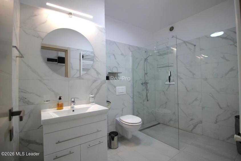 Piata Romana, 4 camere 138 MP total, Etaj 2/9, renovat - utilat, liber - 44