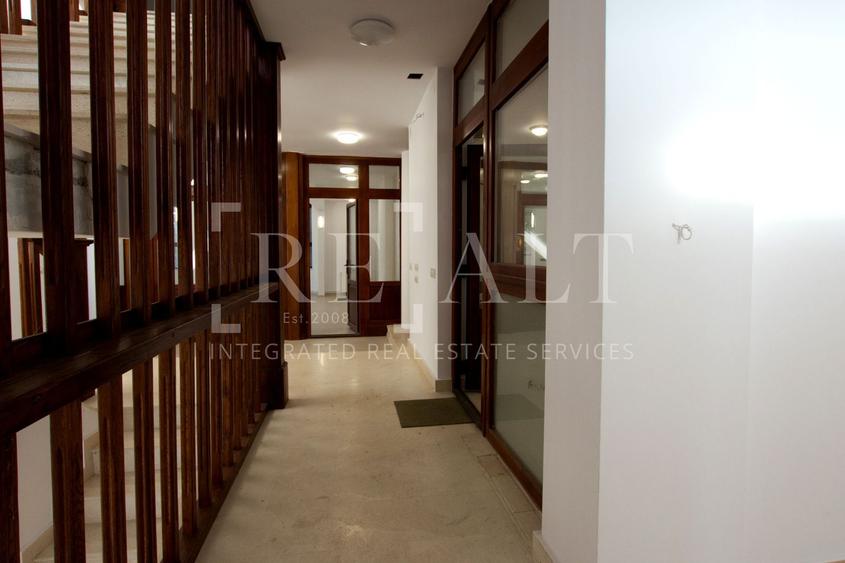 Inchiriere casa, vila 7 camere | Individuala, Renovata, Curte | Campul Pipera