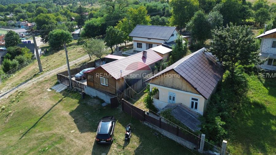 Casă cu teren zona Parc Soveja