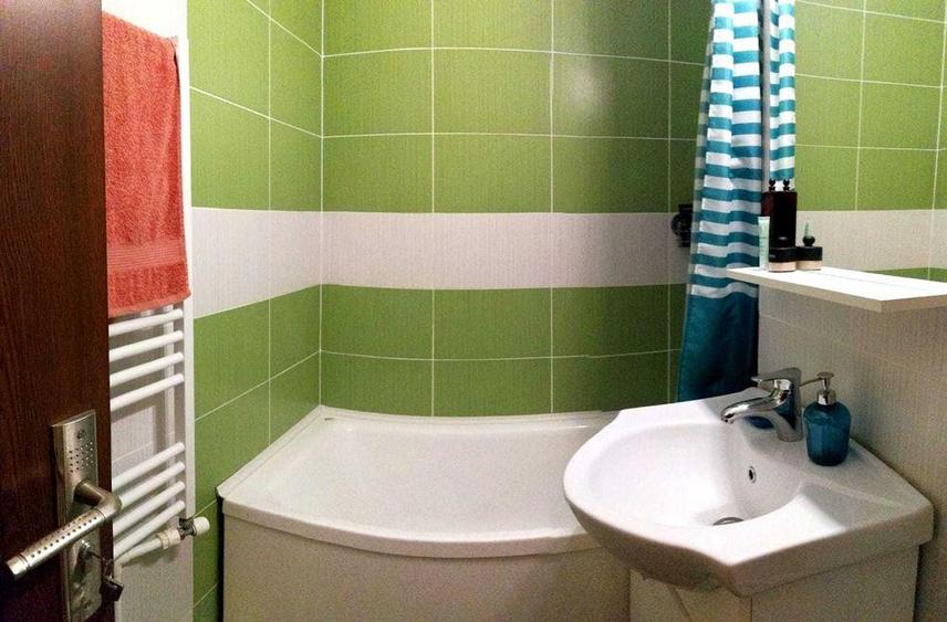 Apartament 3 camere Podu Ros 72 mp 2 balcoane, locatie excelenta
