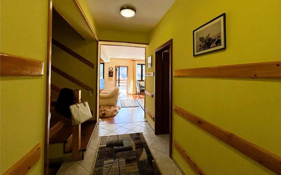Vila cu cinci camere situata in Busteni,Piatra Arsa ,panorama spectaculoasa