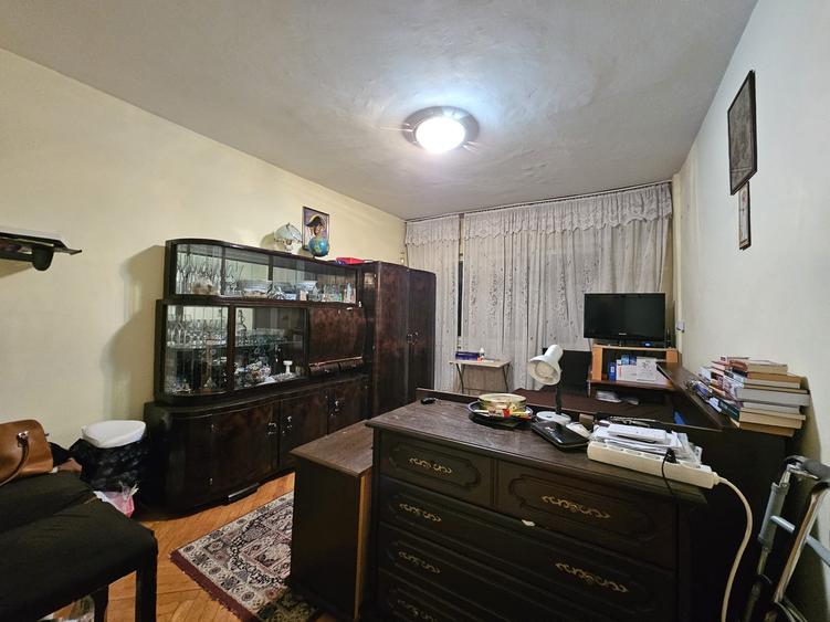 Apartament 4 camere, etaj 2 zona Ion Creanga