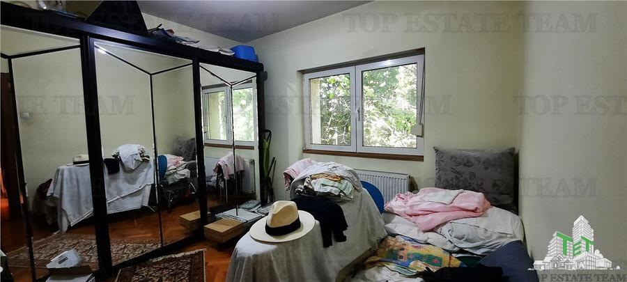 Vanzare apartament 3 camere in Vila Pajura