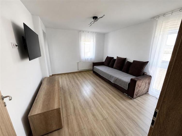 Apartament decomandat 2 camere cu balcon zona Henri Coanda