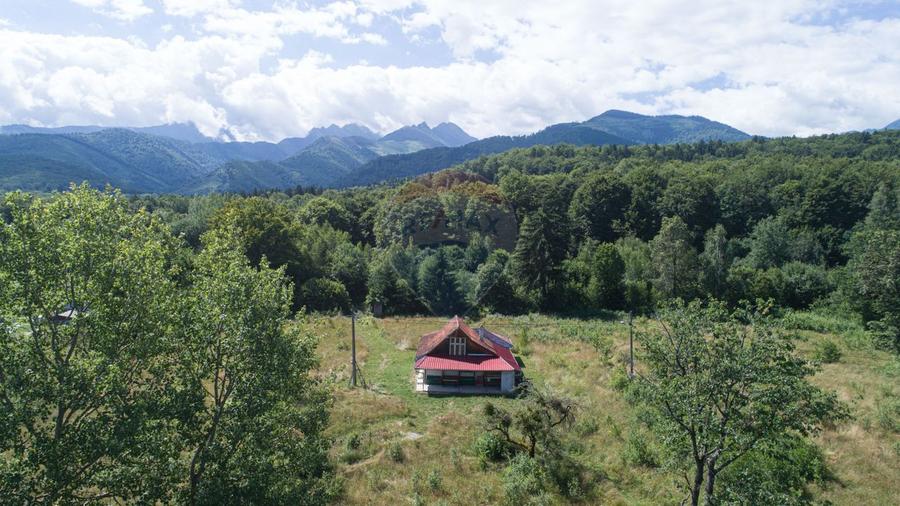 Casă de vacanță la poalele Munților Făgăraș | Teren 8.000 mp |