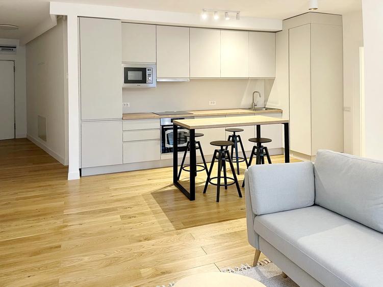 Inchiriere apartament 60 mp 2 camere 2 bai, imobil premium 2021, parcare inclusa